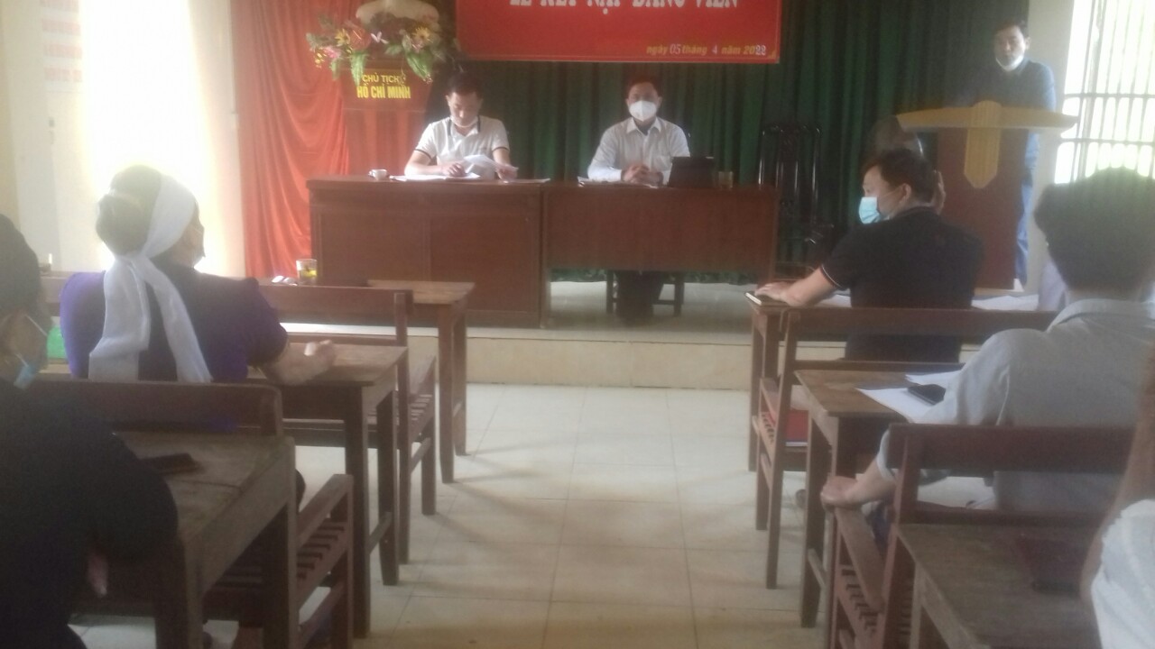 Bí thư Đảng ủy Phan Văn Chương kiểm tra, làm việc với chi bộ Thôn Bản Xám